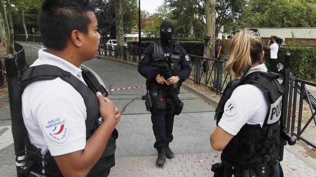 Francia, suicida la poliziotta simbolo della lotta 