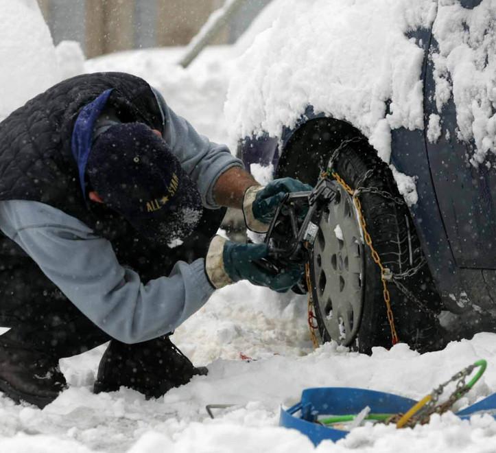 Scatta l'obbligo di tenere in auto le catene e le gomme da neve