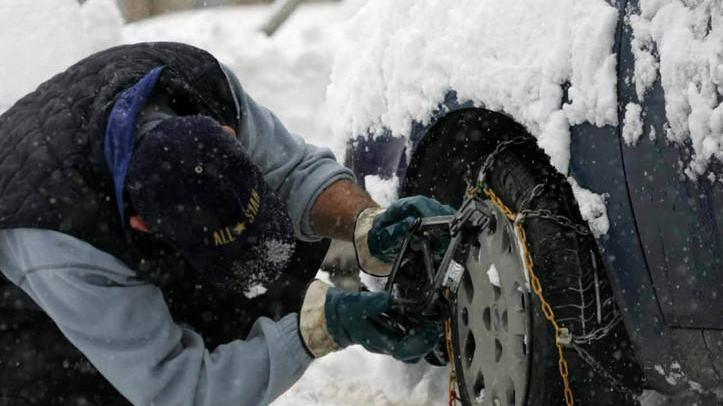 Scatta l'obbligo di tenere in auto le catene e le gomme da neve