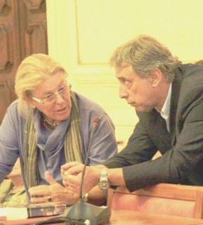 Il valzer delle poltrone, 100 posti in ballo