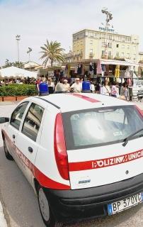 <strong>CONTROLLI.</strong> Un’auto dei vigili in Passeggiata