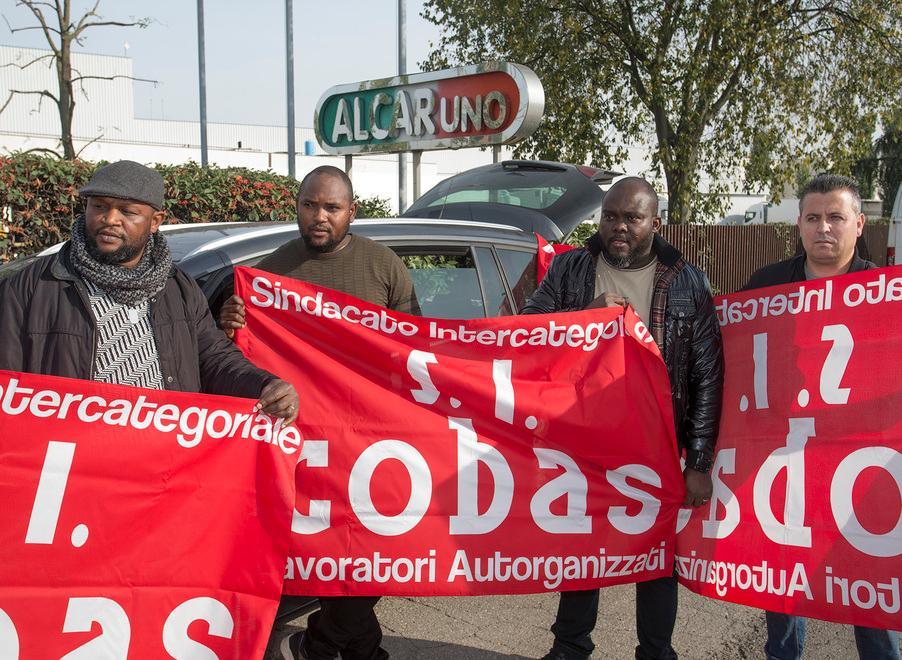 Alcar Uno, a Castelnuovo l’ombra dei licenziamenti e salari non pagati 