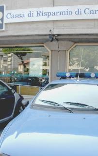 La rapina alla Cassa di risparmio di Carrara