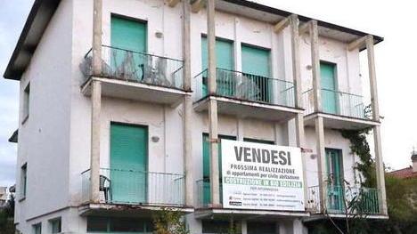 Lenzetti (M5S) dice «no» agli alloggi all’hotel Avion