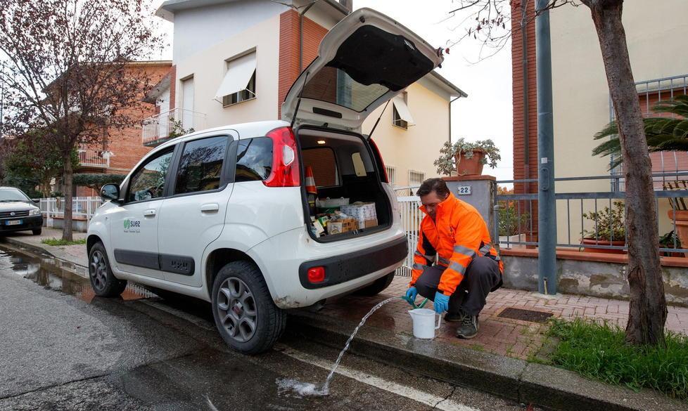 Suez Italia interviene e l’acqua torna limpida «Ma è un palliativo»