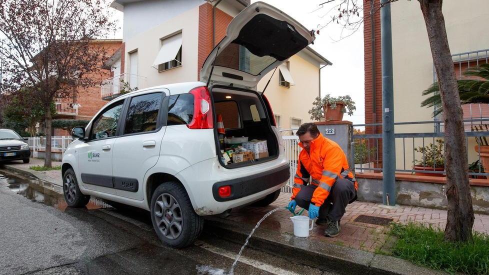Suez Italia interviene e l’acqua torna limpida «Ma è un palliativo»