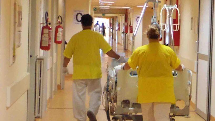 Tagliato il contributo per dimissioni difficili: «Ospedali più intasati»