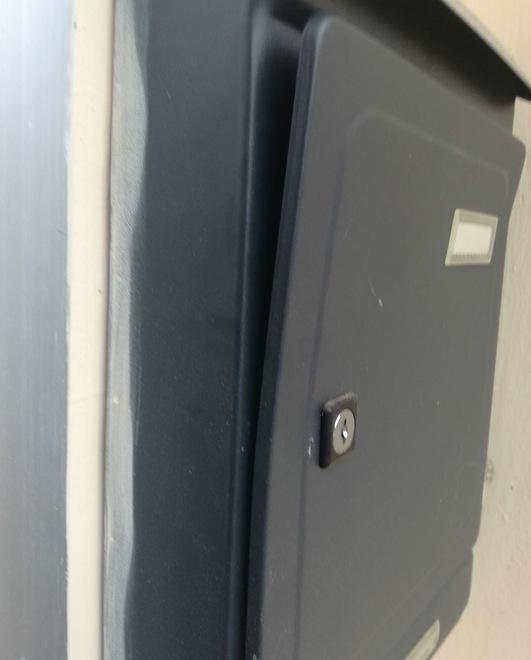 Buchetta postale divelta Vandali contro Rinaldi 