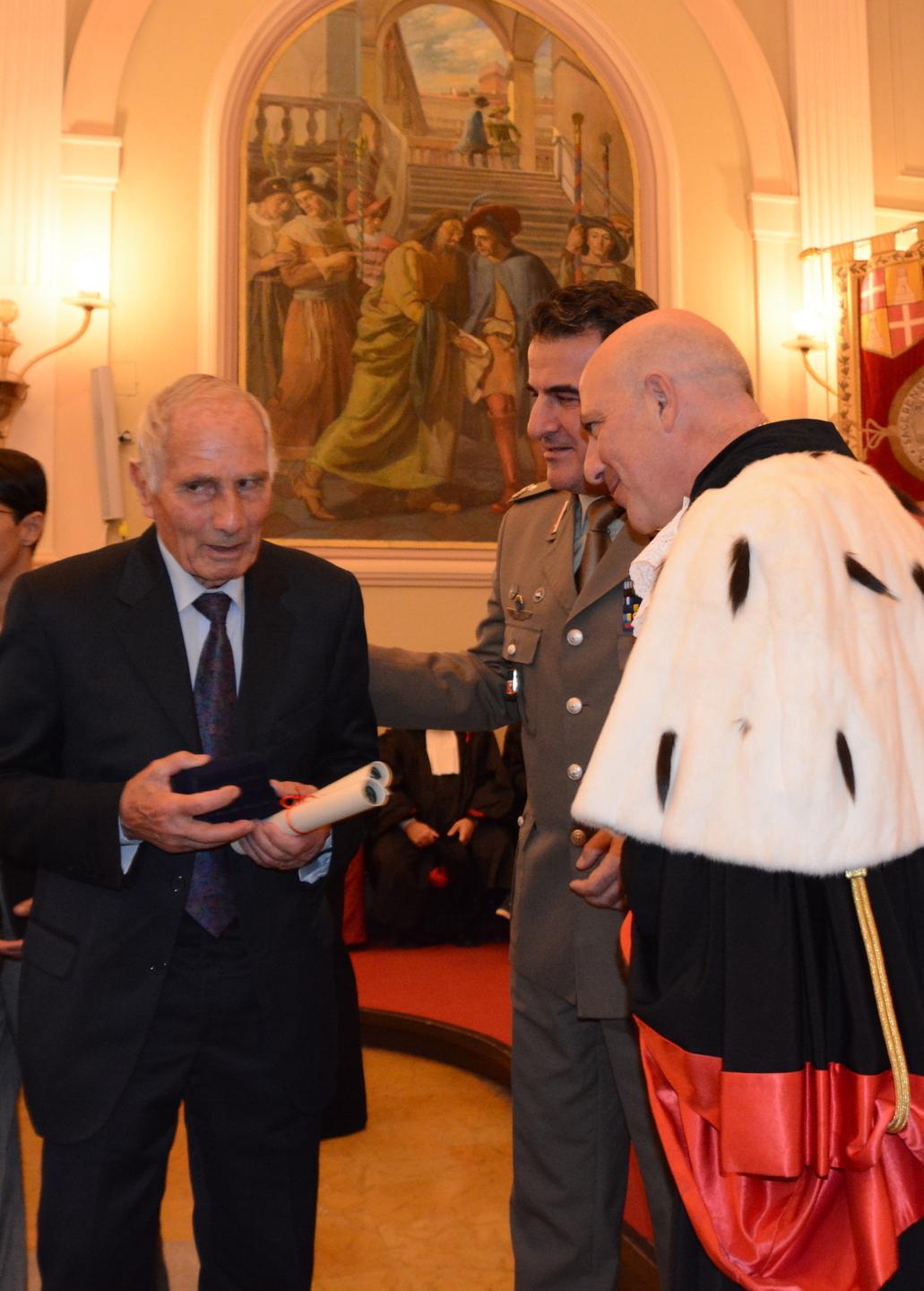 «Con questa cerimonia è come se ricevessero la laurea mai raggiunta» 