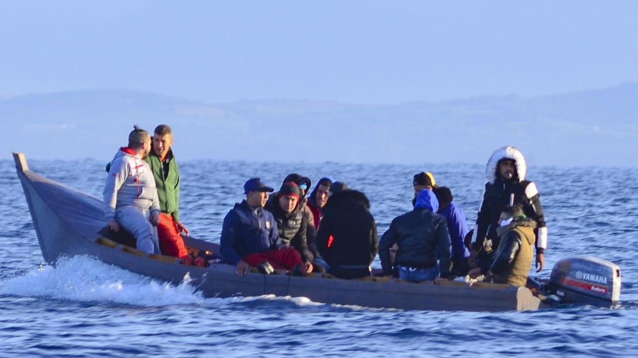 Mistero in mare aperto tra la Sardegna e l'Algeria, scomparsi 14 migranti 