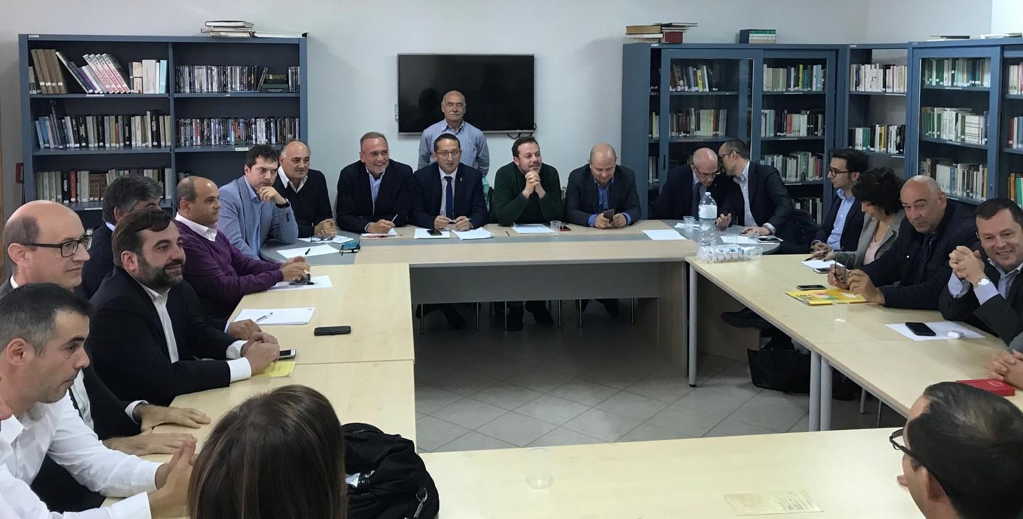 Il centrodestra si allarga tensioni sulla leadership 