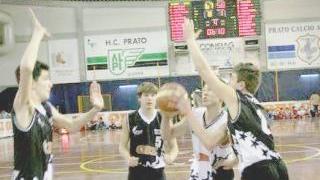 Una partita di basket giovanile