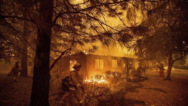 Incendi California: vittime salgono a 50