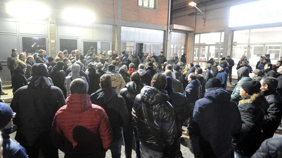 Azienda e sindacati a oltranza. Il confronto riprende stamani