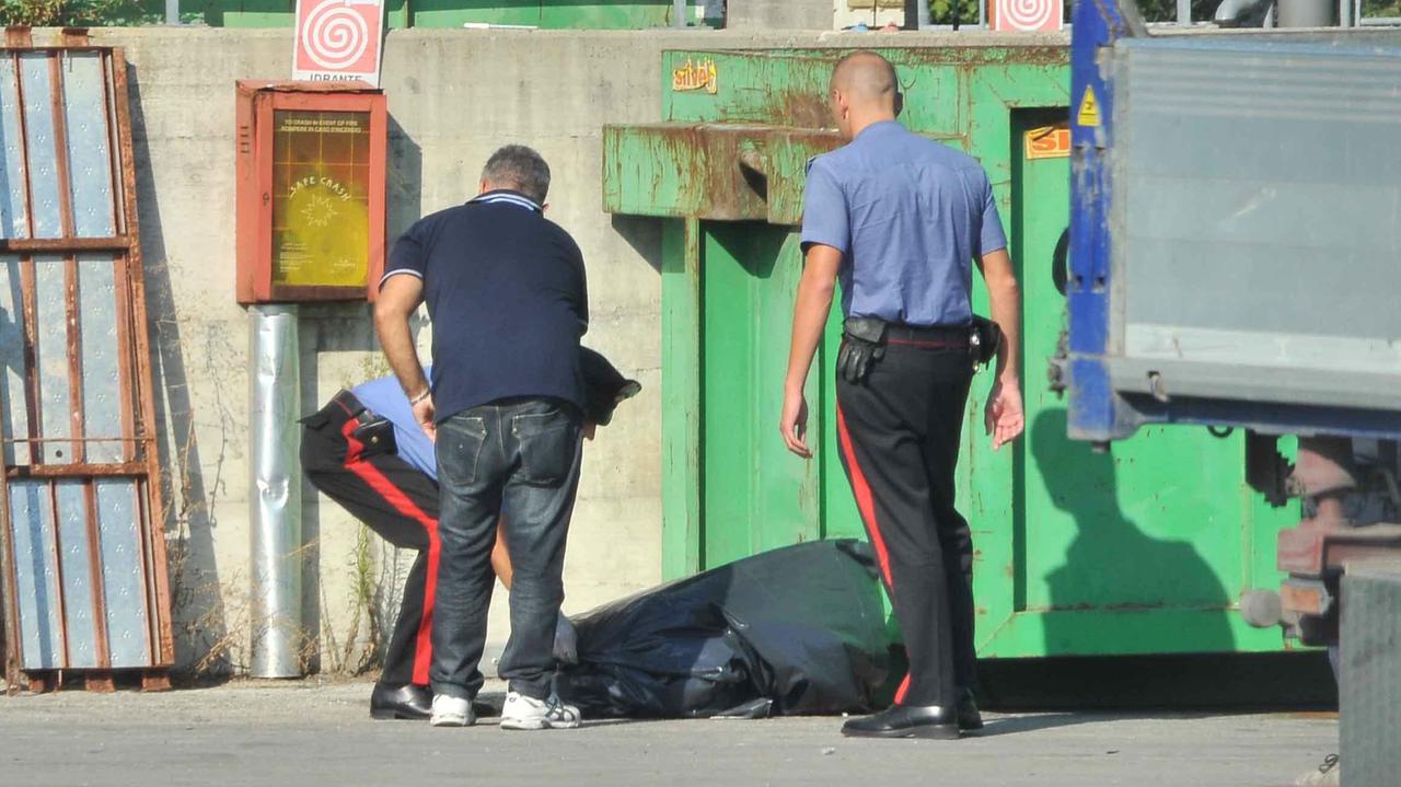 Il sopralluogo dei carabinieri dopo l'infortunio mortale del 2011 al Cis di Montale