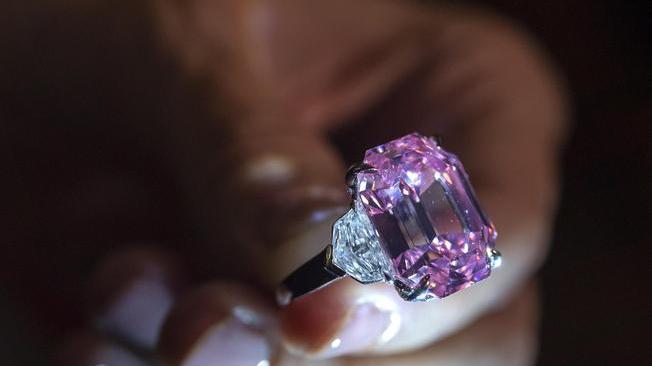 Aste: 44,2 mln euro per diamante rosa
