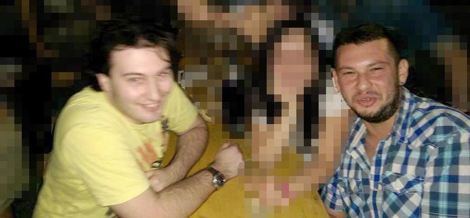 Gli ha sparato alla testa, poi alle gambe dopo avergli abbassato i pantaloni 