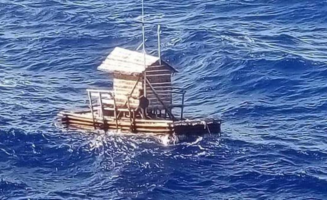 Il guardiano di lampade naufrago nell’oceano E noi, naufraghi nei “like”