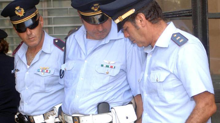 Ai vigili urbani anche spray e manganello