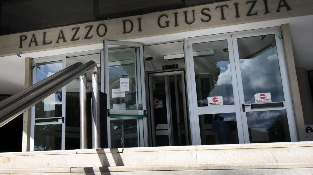 Morto il marito, scopre maxi debiti e viene imputata per furto di gas