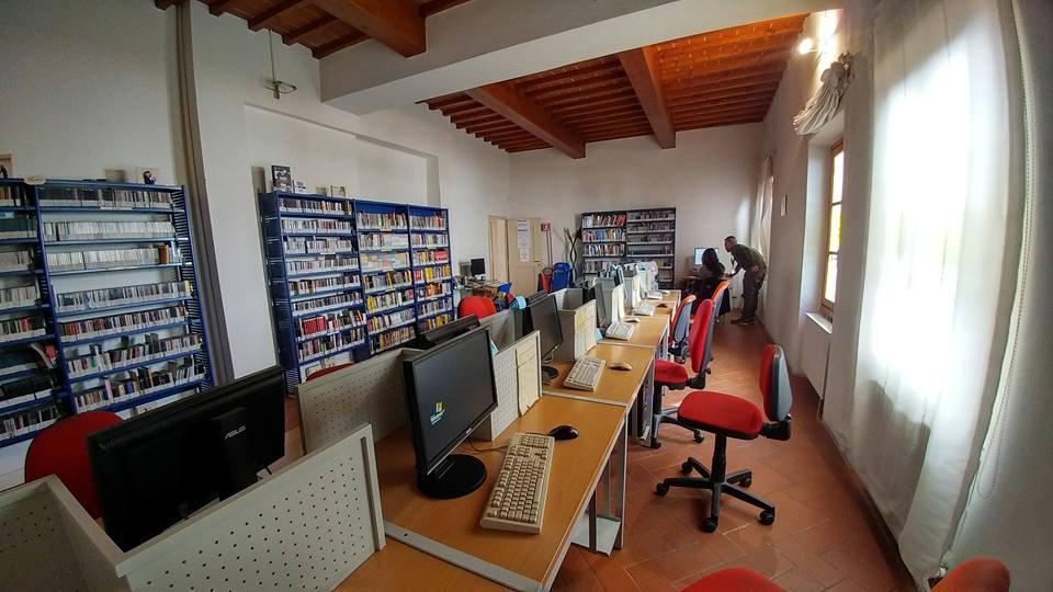 La biblioteca Fucini (foto d'archivio)