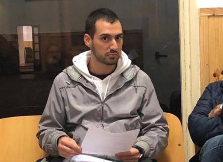 Acquista abiti on line, paga con la carta ma non riceve la merce