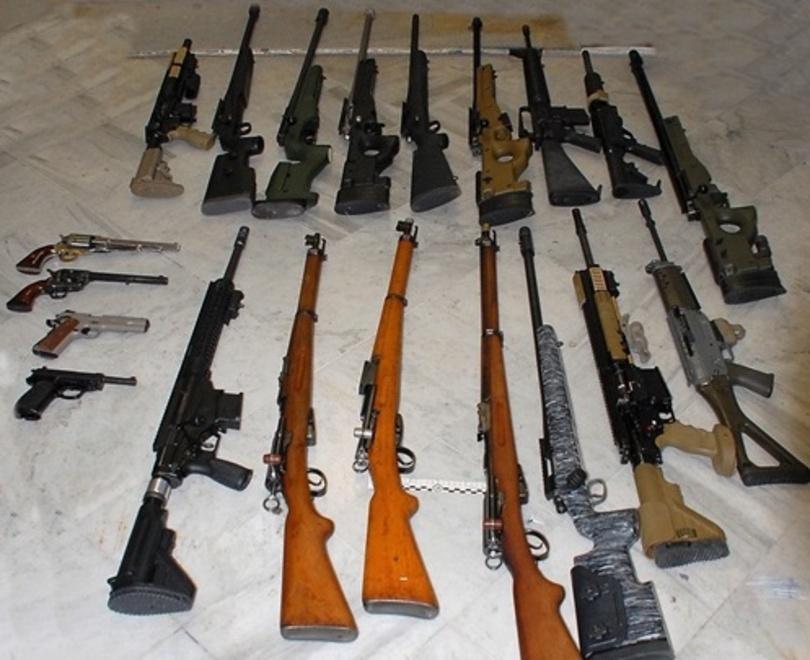 Aveva un arsenale in casa Sequestrate a un 68enne armi e munizioni