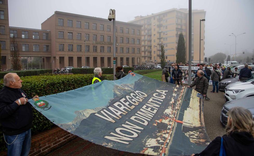 Strage, lo scontro sui giudici lucchesi: per la difesa il processo è tutto da rifare
