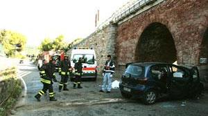 Schianto in auto: muore livornese, grave fratello