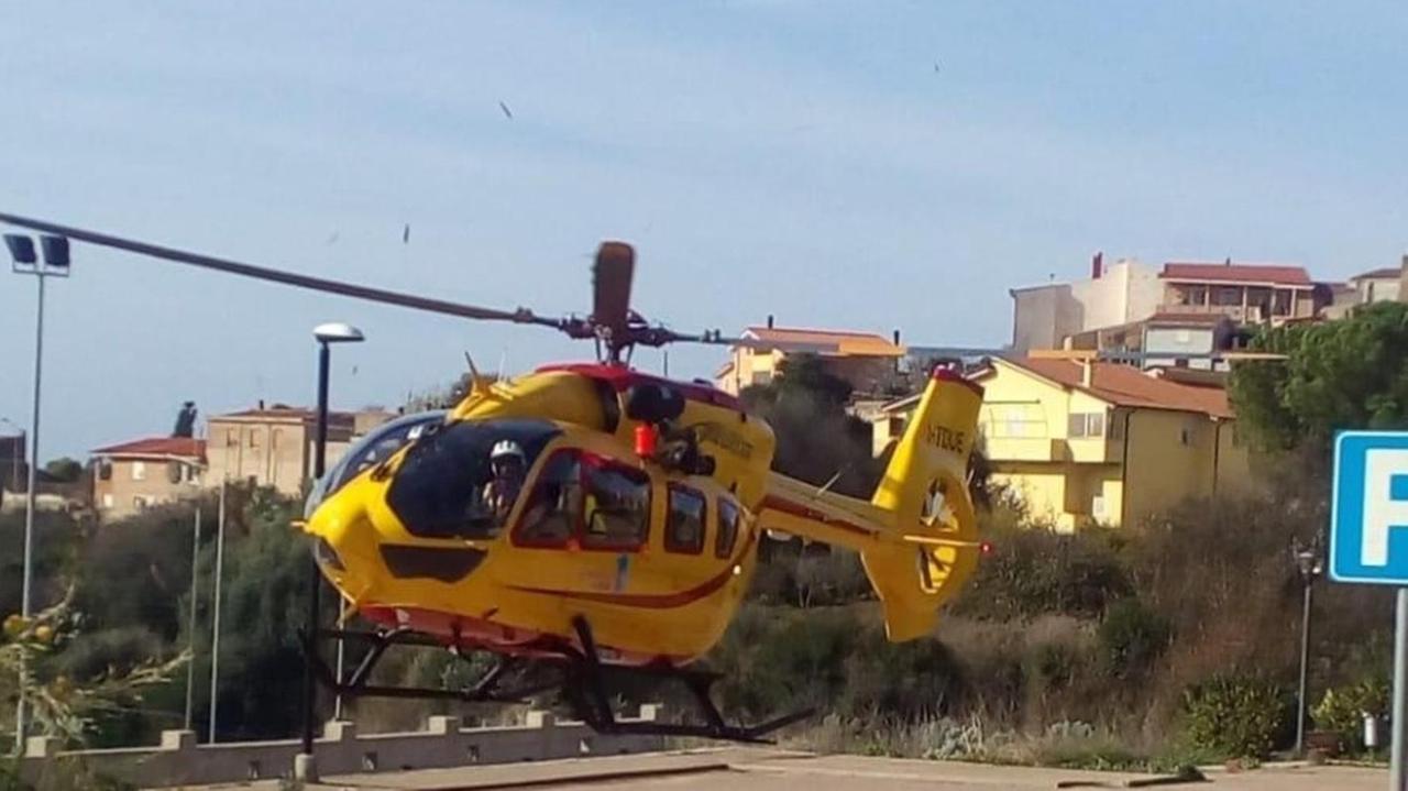 Operaio edile cade da una scala: in ospedale a Sassari in elicottero 