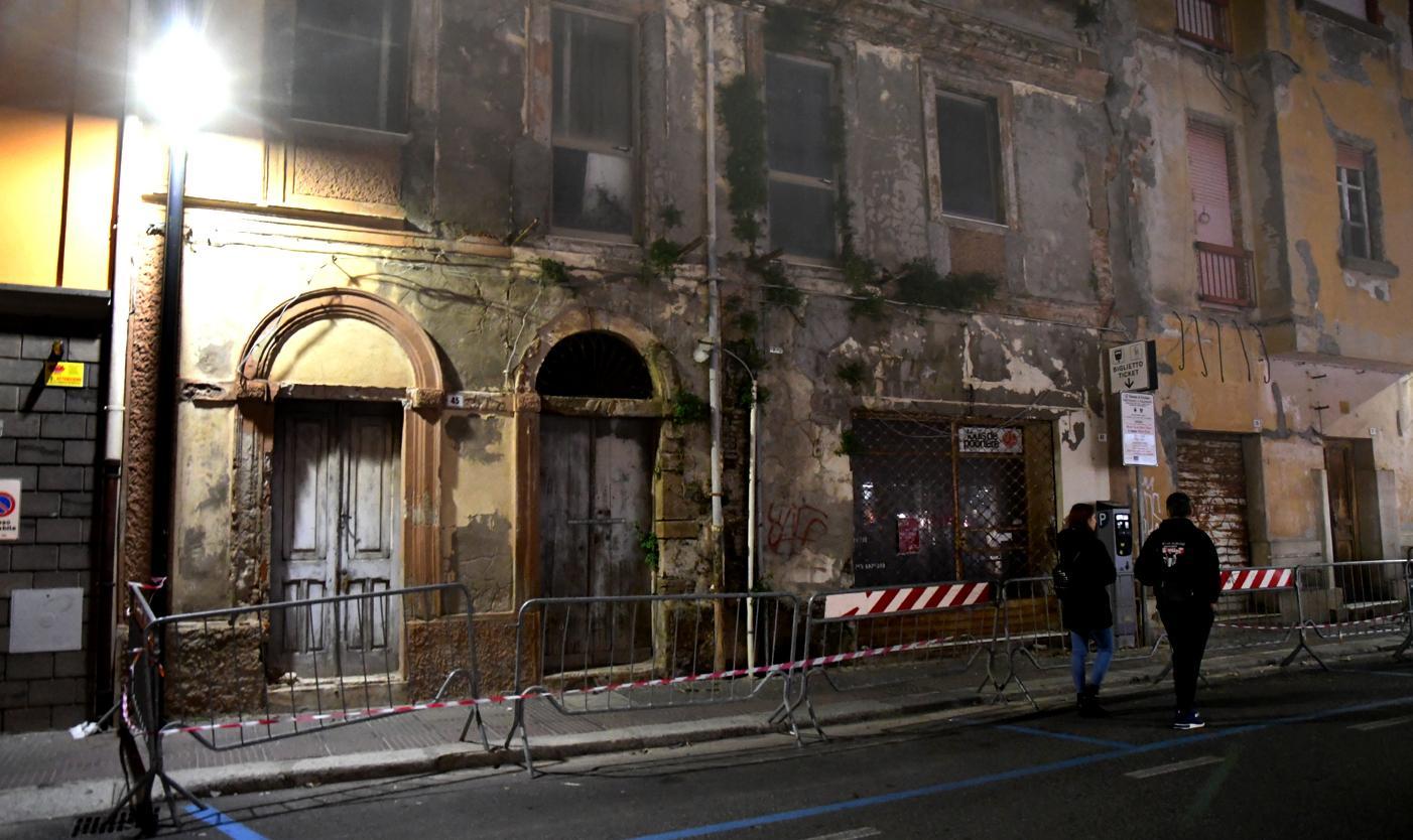 Stabile decrepito, bastano le transenne 