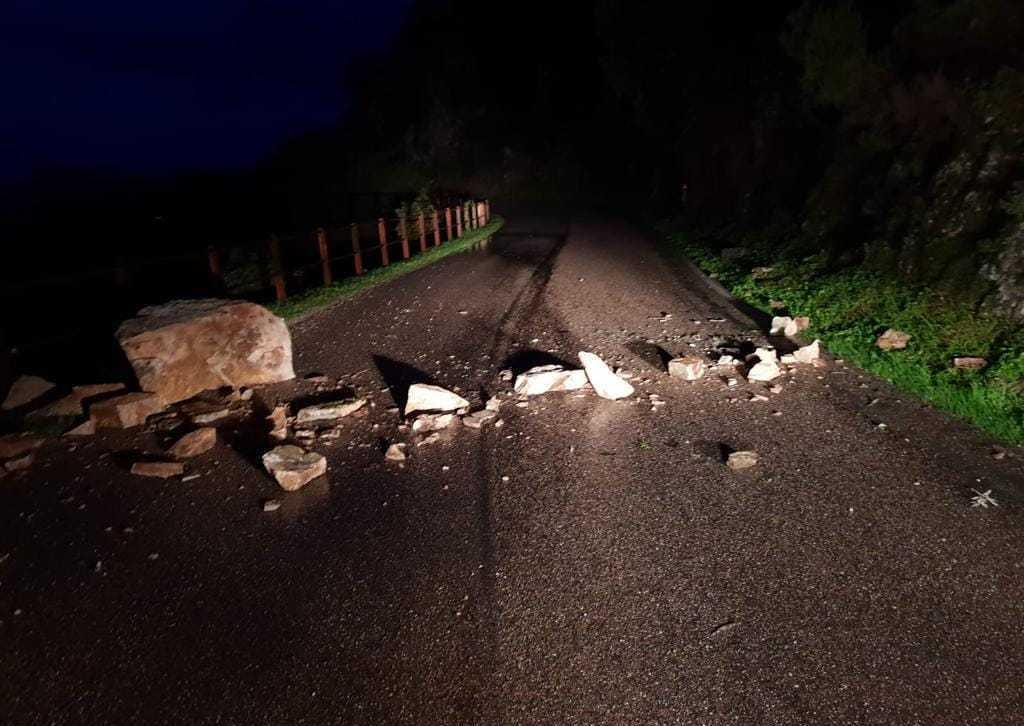 Scaricabarile Regione-Provincia e la strada Siniscola-Montalbo resta chiusa