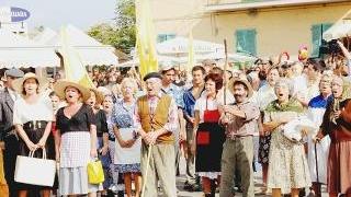 Figuranti in piazza alla Festa dell’uva di Capoliveri