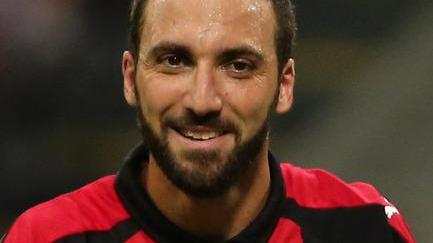Higuain paga le proteste con due turni di squalifica La società farà ricorso