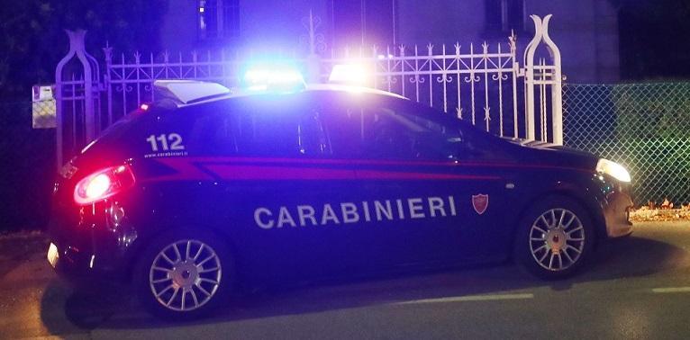 I carabinieri hanno inseguito e acciuffato il fuggitivo