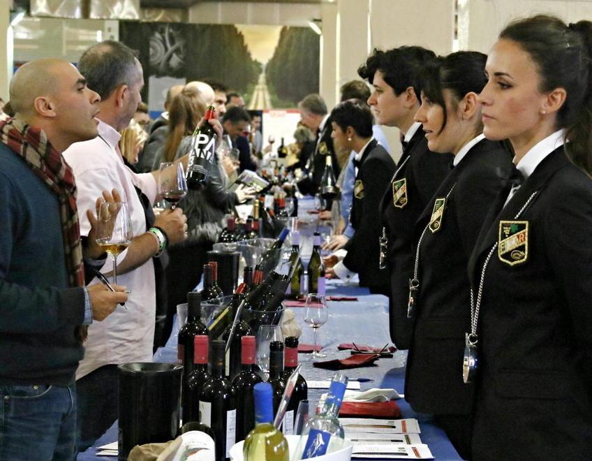 Calici, show in cucina e tanto buongusto: arriva  “Maredivino” 