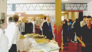 Un momento del buffet per festeggiare i 50 anni dell’istituto alberghiero Martini