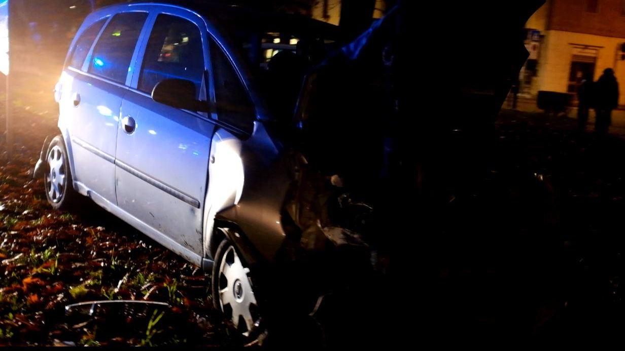 Una delle auto coinvolte nell'incidente in viale XXV aprile
