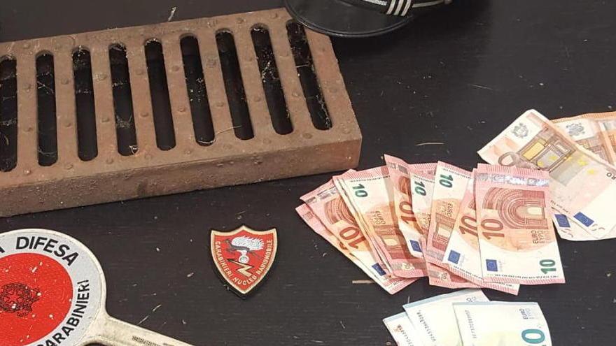 Imprigionato dalla serranda del bar dove stava rubando
