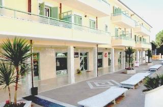 <strong>DESERTO.</strong> Il centro commerciale di Marina non è decollato. Otto negozi sono chiusi