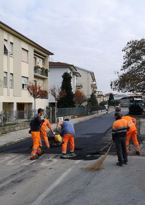 Nuovi asfalti nella zona di porta Santa Maria