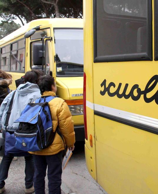 Reintegrati i quattro lavoratori impiegati sui bus scolastici 