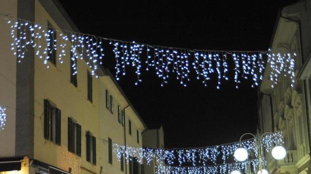 Contrordine a sorpresa Le luci di Natale saranno accese sabato