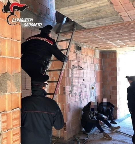 Blitz in via De’ Barberi Nei guai sei persone denunciate dall’Arma 