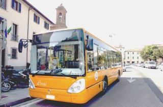 L’autobus inaugurato ieri mattina al Circondario