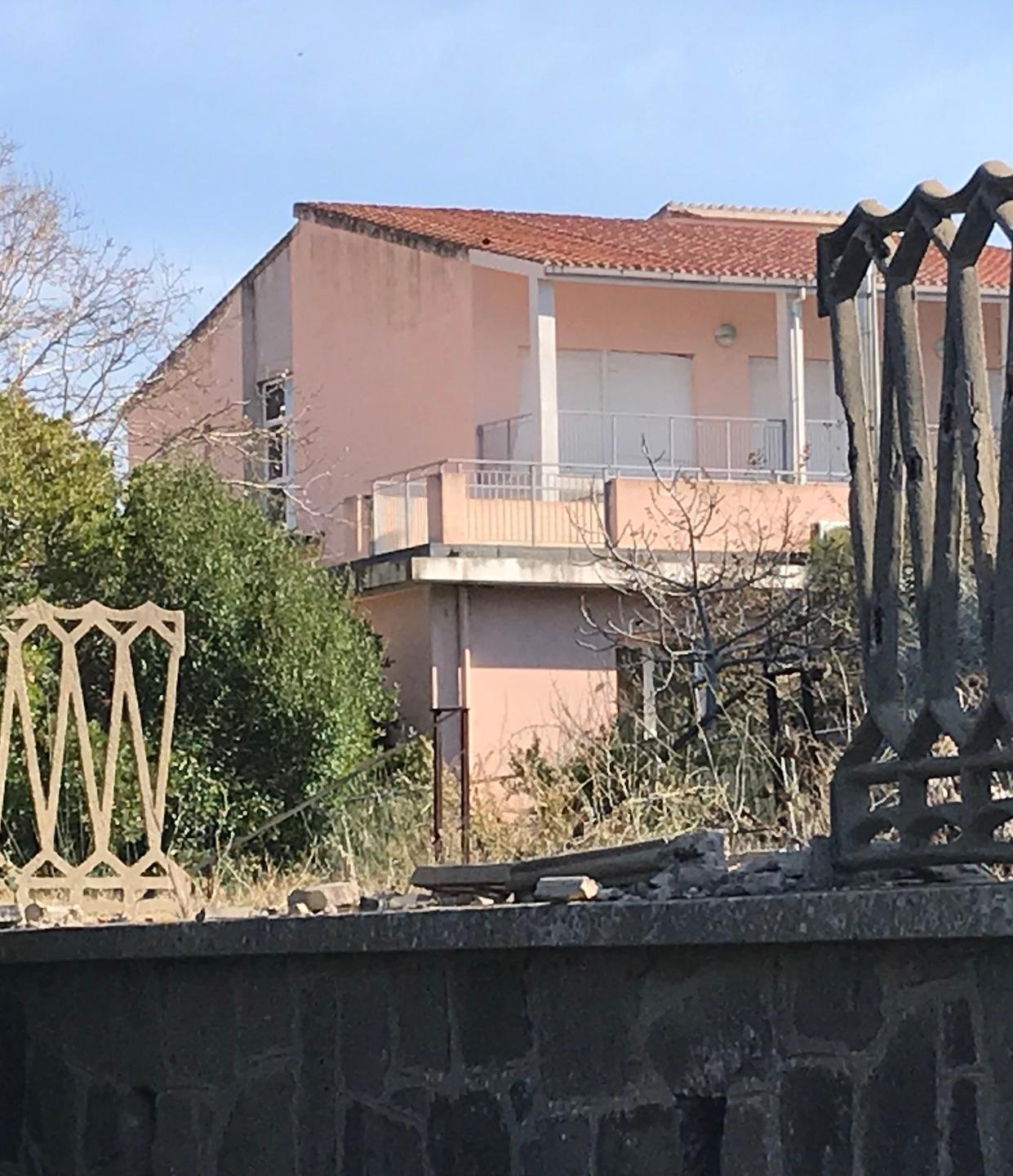 Raid notturno all’ex Cra il Comune sigilla l’edificio 