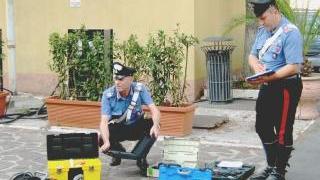<strong>RADIOMOBILE </strong>I carabinieri mostrano il materiale recuperato nel corso dell’arresto dei due uomini di origine napoletana