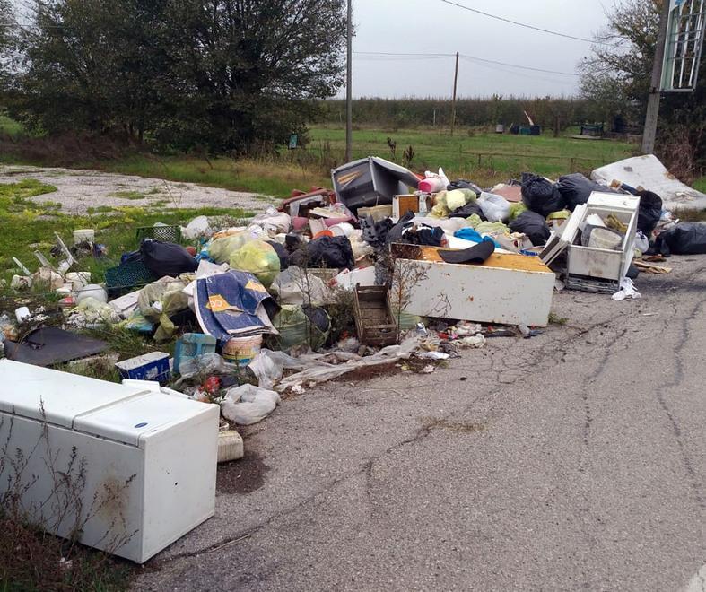 Ex Mosquito, la discarica aumenta