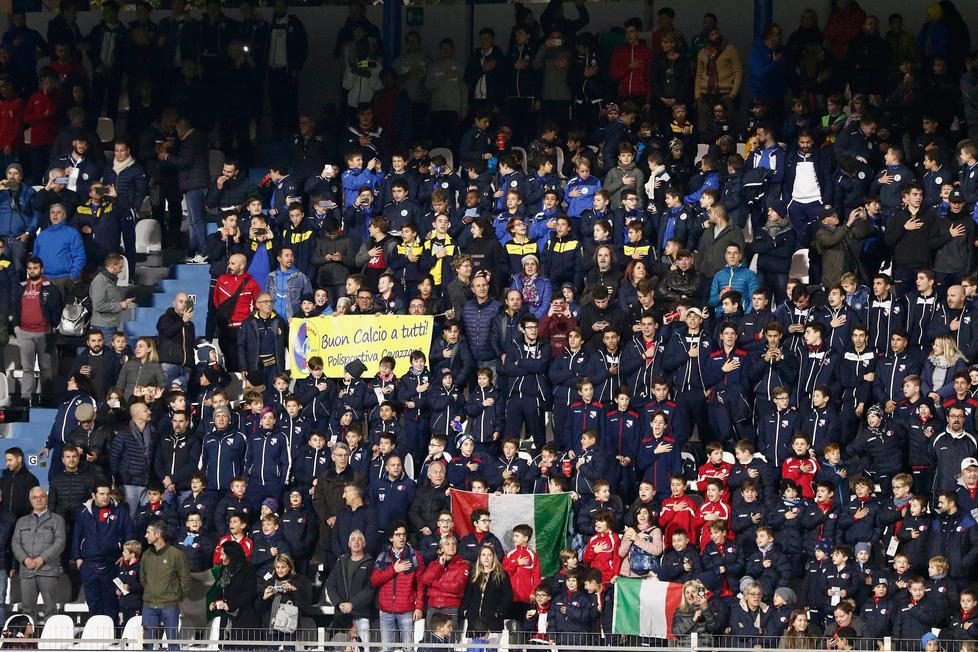 Mazza english style: inni, canti e applausi. Una festa per 7.000 