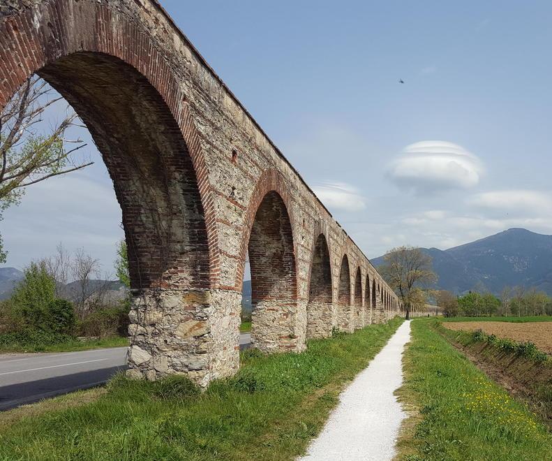 «Giù l’Acquedotto Mediceo per fare la strada». Scoppia la polemica 